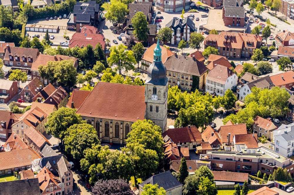 Aerial photograph Nottuln - Church building in am Stiftplatz Old Town- center of downtown in Nottuln in the state North Rhine-Westphalia