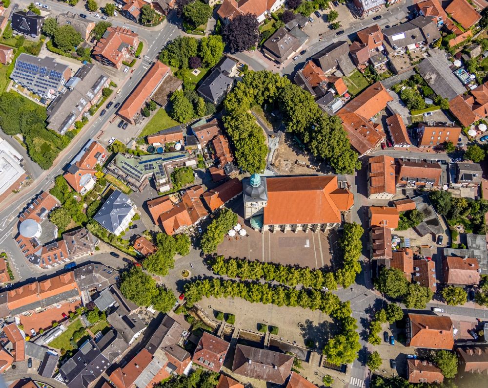 Aerial photograph Nottuln - Church building in am Stiftplatz Old Town- center of downtown in Nottuln in the state North Rhine-Westphalia