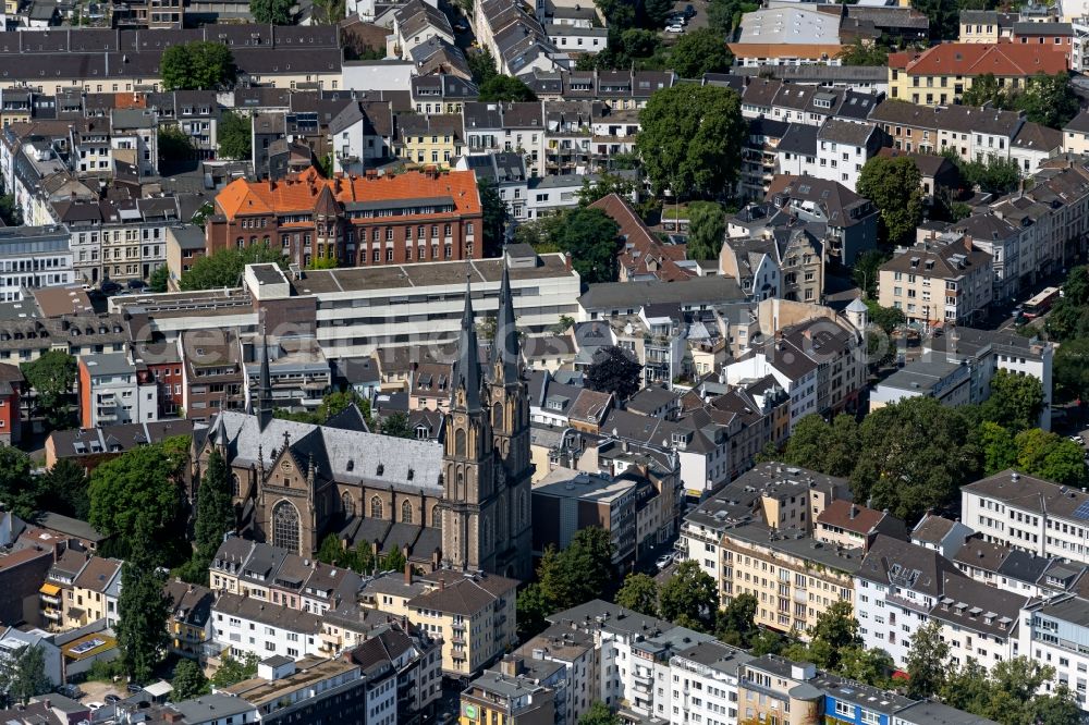 Aerial photograph Bonn - Church building Stiftskirche Sankt Johannes Baptist and Petrus on the Stiftsgasse in the district Zentrum in Bonn in the state North Rhine-Westphalia, Germany