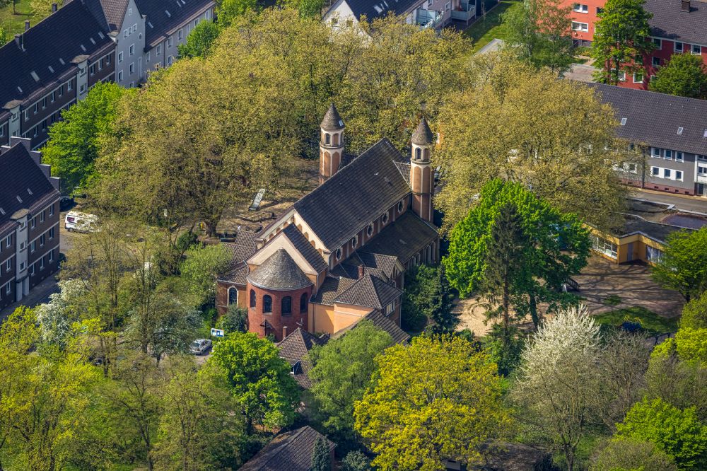 Oberhausen from above - Church building St.Peter on place Peterplatz in Oberhausen at Ruhrgebiet in the state North Rhine-Westphalia, Germany