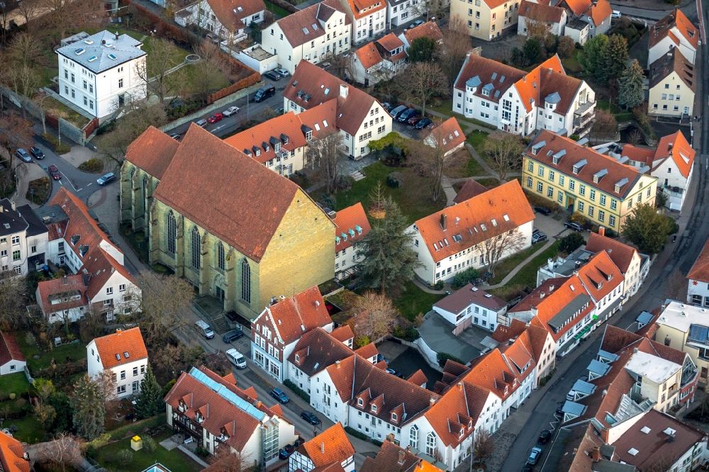 Aerial image Soest - Church building St.Thomae on Klosterstrasse in Soest in the state North Rhine-Westphalia, Germany