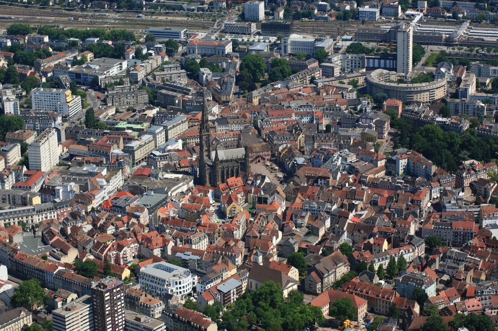 Aerial photograph Mülhausen - Church building Temple Saint-Étienne in the Old Town- center of downtown in Muelhausen in Frankreich