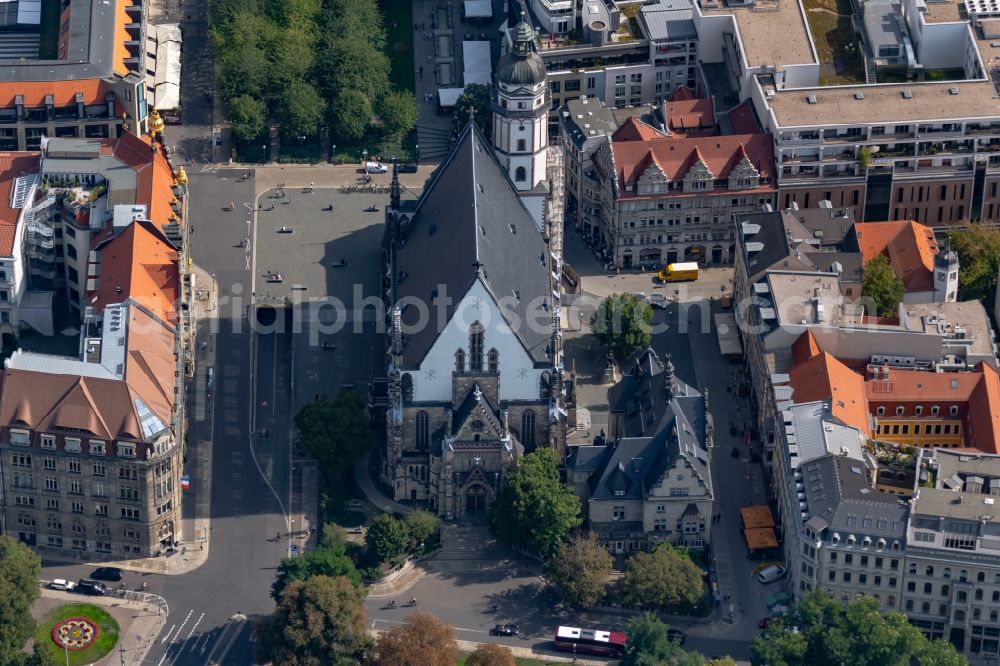 Leipzig from above - Church building in Thomaskirche on Thomaskirchhof Old Town- center of downtown in the district Mitte in Leipzig in the state Saxony, Germany