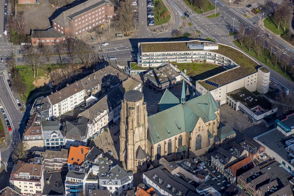 Aerial image Gelsenkirchen - Church building St. Urbanus on place Sankt-Urbanus-Kirchplatz in the district Buer in Gelsenkirchen at Ruhrgebiet in the state North Rhine-Westphalia, Germany