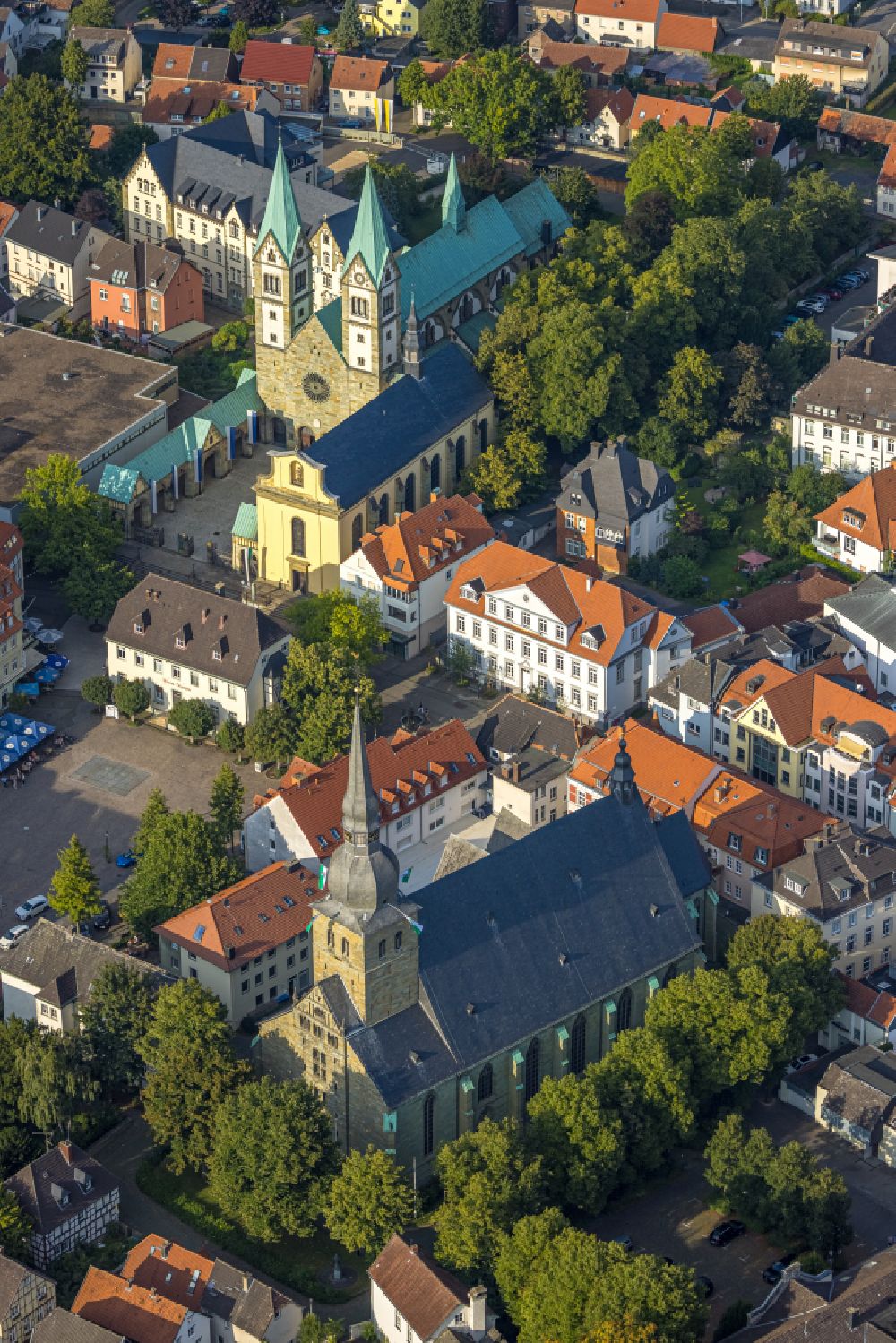 Aerial image Werl - Church building St. Walburga and Pilgrimage Basilica of the Visitation in the old town center of the city center in Werl in the state North Rhine-Westphalia, Germany