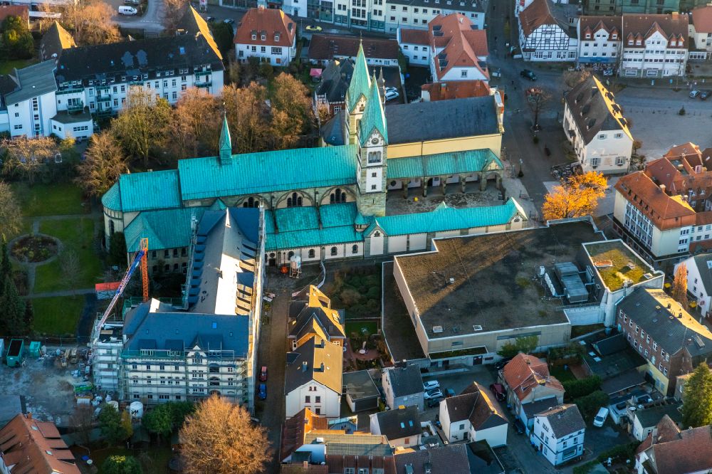 Werl from above - Church building Wallfahrtsbasilika Mariae Heimsuchung at the Klosterstrasse in Werl at Ruhrgebiet in the state North Rhine-Westphalia, Germany