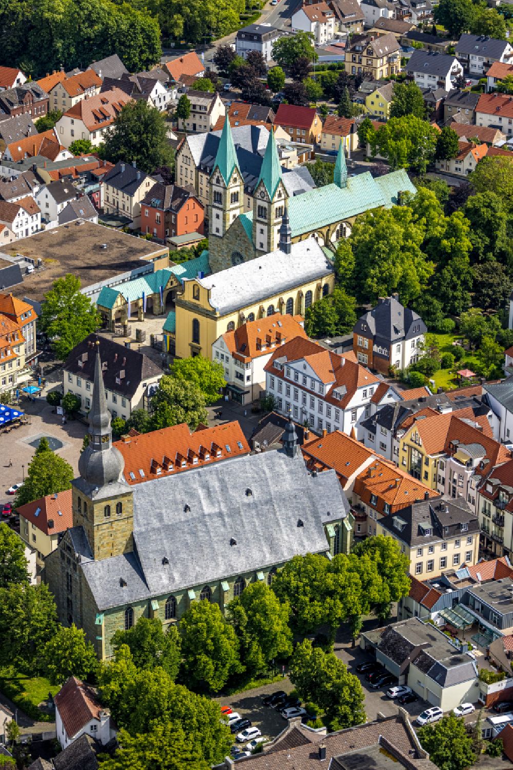 Aerial image Werl - Church building Wallfahrtsbasilika Mariae Heimsuchung at the Klosterstrasse in Werl at Ruhrgebiet in the state North Rhine-Westphalia, Germany