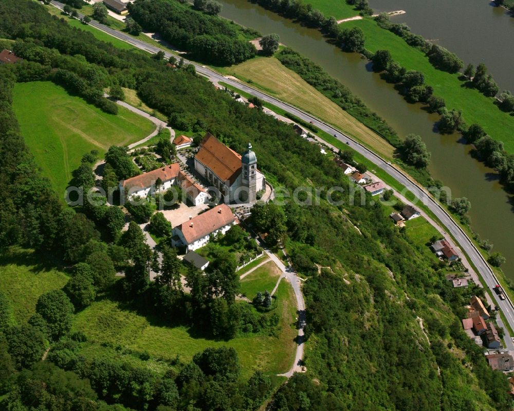Aerial photograph Bogenberg - Church building Wallfahrtskirche vom Hl Kreuz/Maria Himmelfahrt in Bogenberg in the state Bavaria, Germany