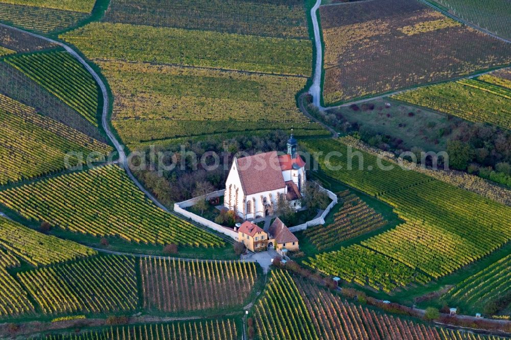 Volkach from the bird's eye view: Churches building the chapel Wallfahrtskirche Maria in Weingarten in Volkach in the state Bavaria, Germany