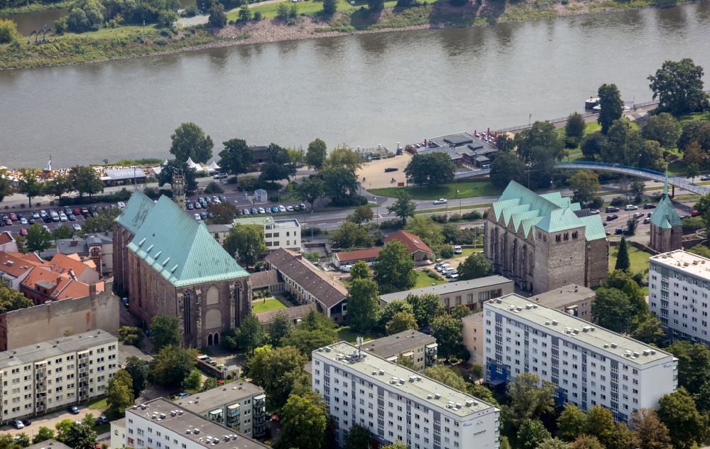 Aerial image Magdeburg - Church building Wallonerkirche and die Petrikirche Magdeburg on Neustaedter Strasse in the district Altstadt in Magdeburg in the state Saxony-Anhalt, Germany