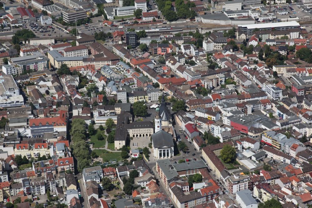 Frankenthal (Pfalz) from the bird's eye view: Church building of the Zwoelf Apostel Kirche in the Old Town- center of downtown in Frankenthal (Pfalz) in the state Rhineland-Palatinate, Germany