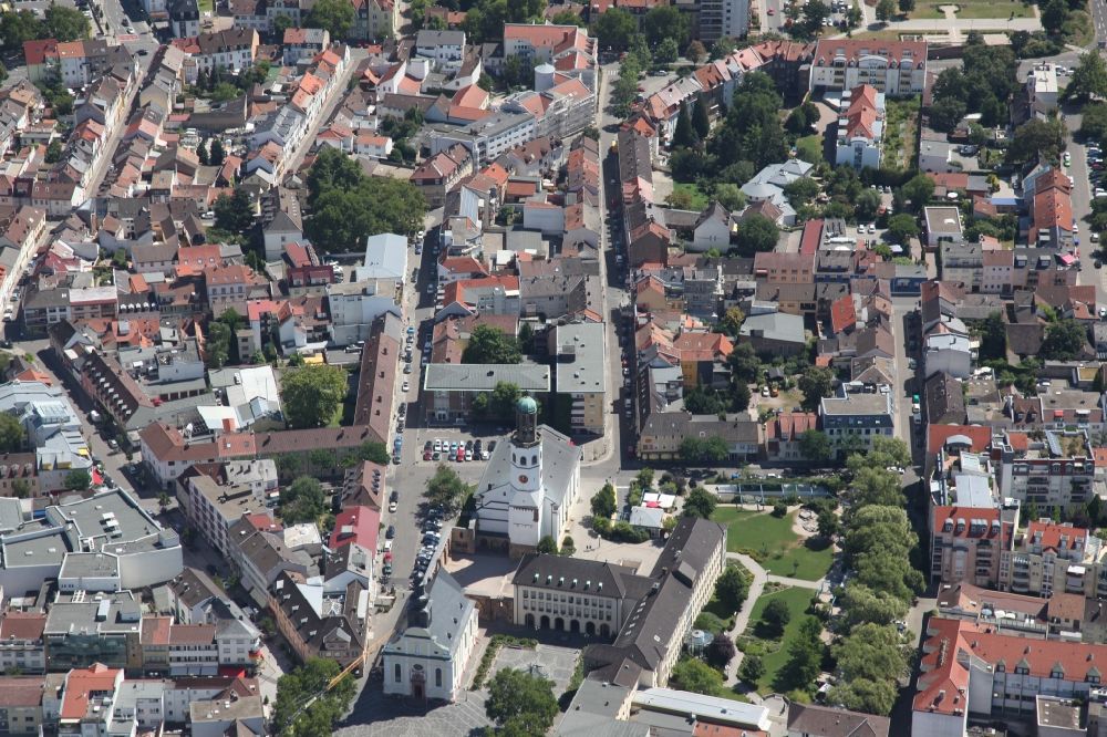 Aerial photograph Frankenthal (Pfalz) - Church building of the Protestant Zwoelf Apostel Kirche in the Old Town- center of downtown in Frankenthal (Pfalz) in the state Rhineland-Palatinate, Germany. Before that, the Catholic Trinity Church