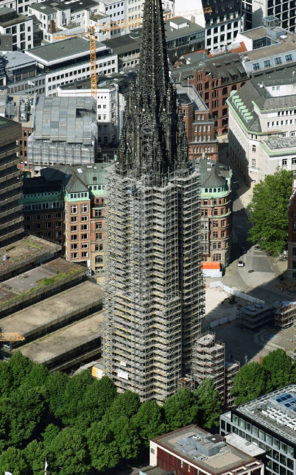 Aerial photograph Hamburg - Church tower and tower roof at the church building of Mahnmal St. Nikolai on Willy-Brandt-Strasse in Hamburg, Germany