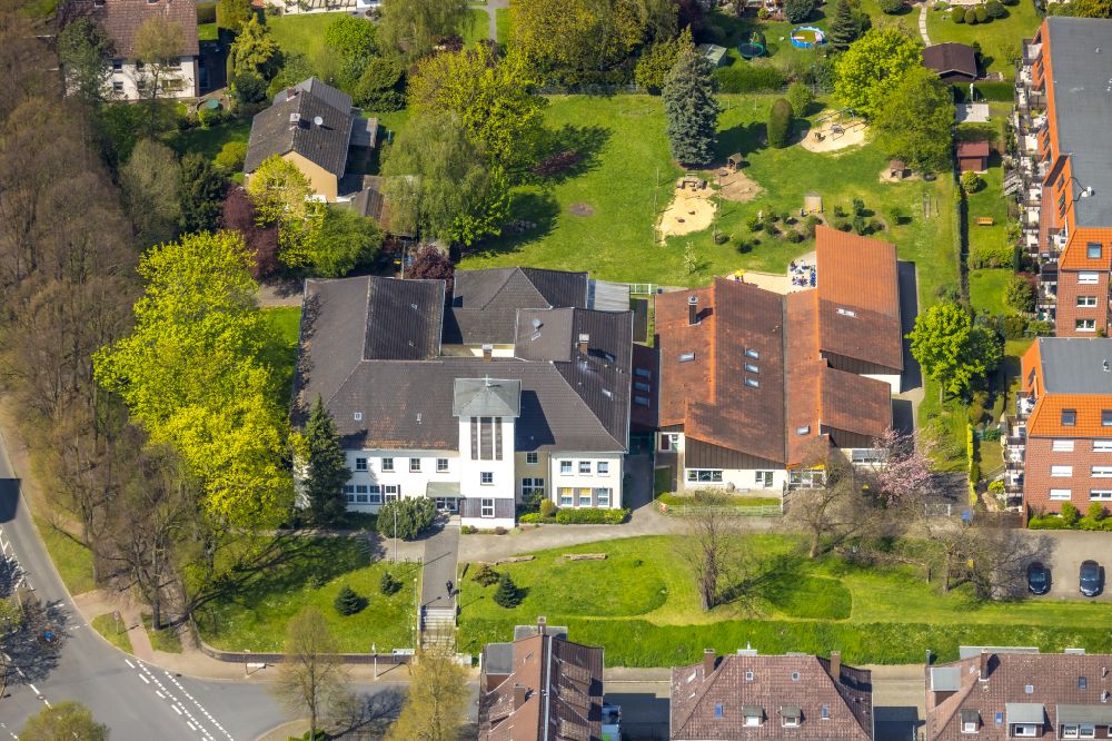 Herne from the bird's eye view: Parish Lutherhaus - Ev. Petrus-Kirchengemeinde Herne on Lutherstrasse in Herne in the Ruhr area in the state North Rhine-Westphalia, Germany