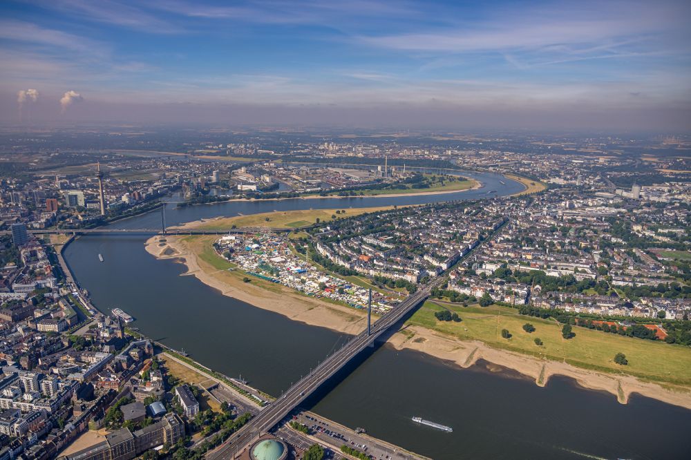 Aerial image Düsseldorf - Fair - event location at festival Festwiese Oberkassel on rhine river in Duesseldorf in the state North Rhine-Westphalia, Germany