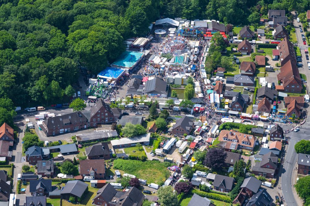 Buxtehude from the bird's eye view: Fair - event location at festival Pfingstmarkt Neukloster in Buxtehude in the state Lower Saxony, Germany