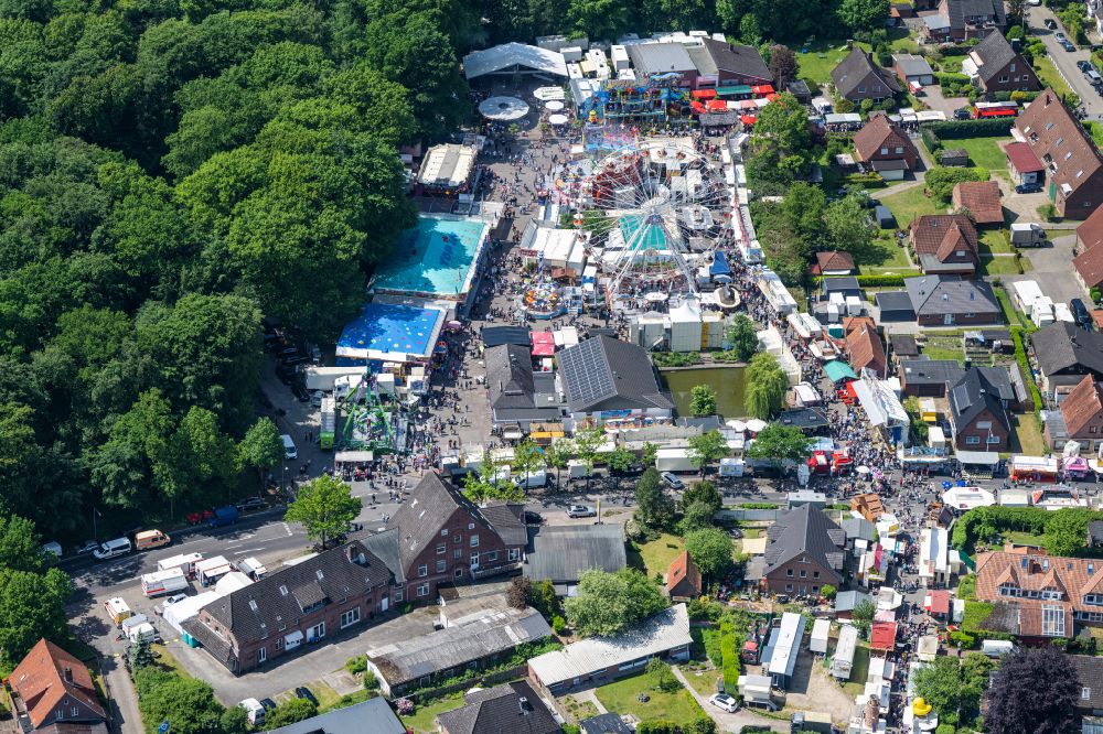 Aerial image Buxtehude - Fair - event location at festival Pfingstmarkt Neukloster in Buxtehude in the state Lower Saxony, Germany