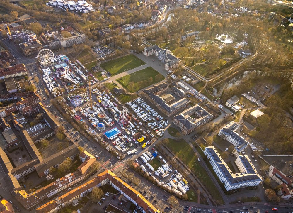 Münster from the bird's eye view: Fair - event location at festival Send on Schlossplatz in the district Altstadt in Muenster in the state North Rhine-Westphalia, Germany