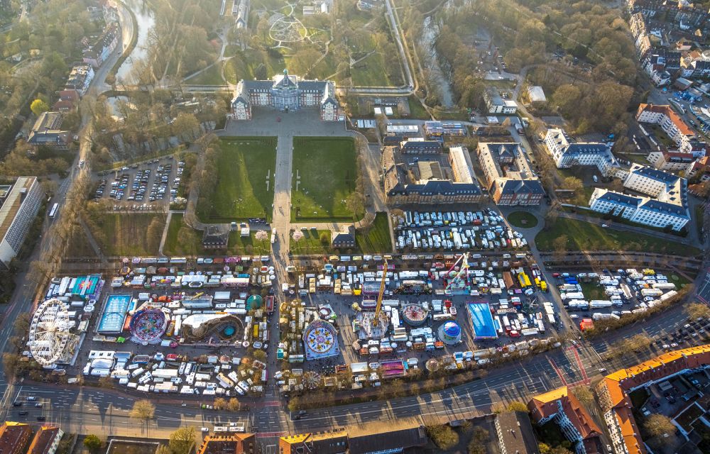 Münster from the bird's eye view: Fair - event location at festival Send on Schlossplatz in the district Altstadt in Muenster in the state North Rhine-Westphalia, Germany