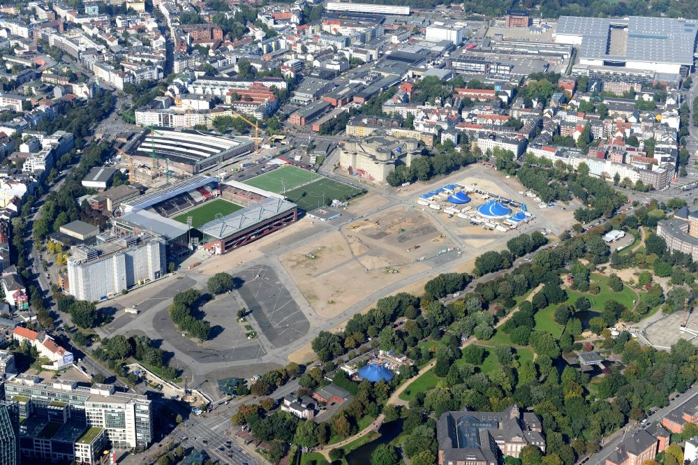 Aerial photograph Hamburg - Fair location Heiligengeistfeld of Hamburger Dom festival center in the Karolinenviertel in the district Sankt Pauli in Hamburg, Germany