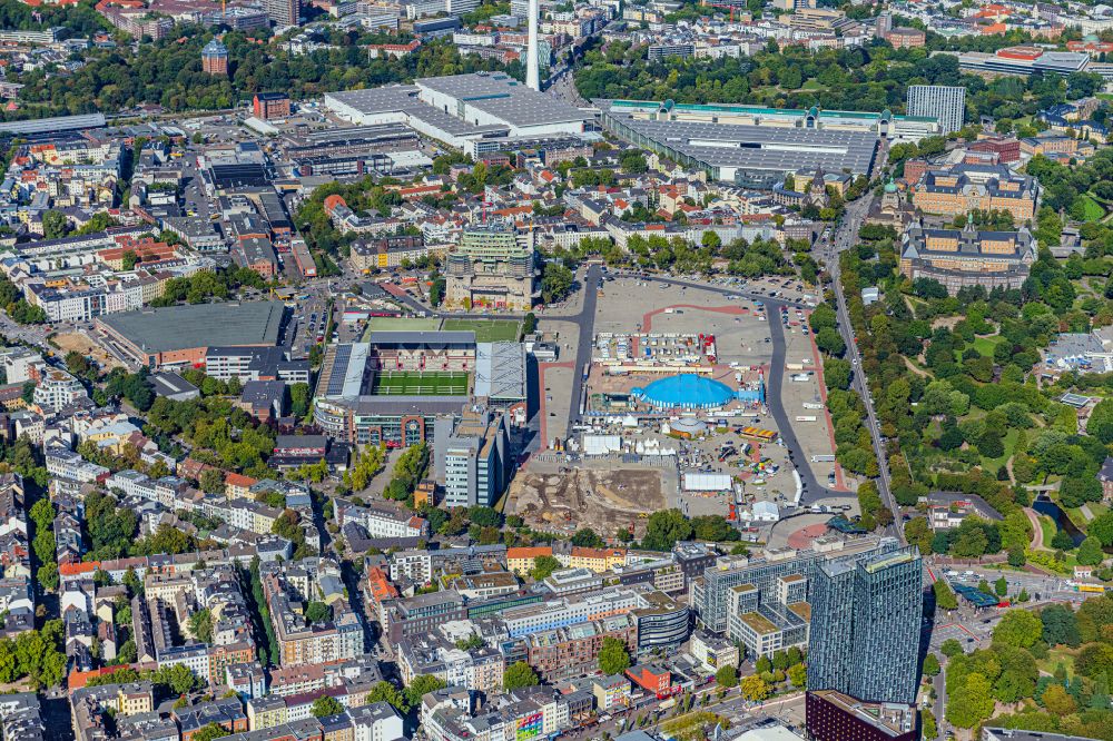 Aerial image Hamburg - Fair location Heiligengeistfeld of Hamburger Dom festival center in the Karolinenviertel in the district Sankt Pauli in Hamburg, Germany