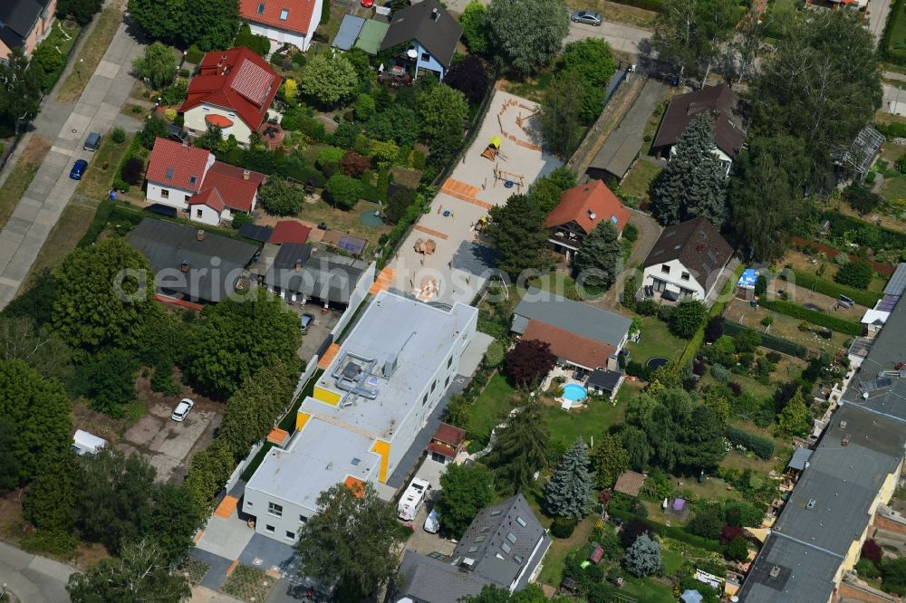 Aerial image Berlin - Kindergarten building and Nursery school on Dirschauer Strasse in the district Mahlsdorf in Berlin, Germany