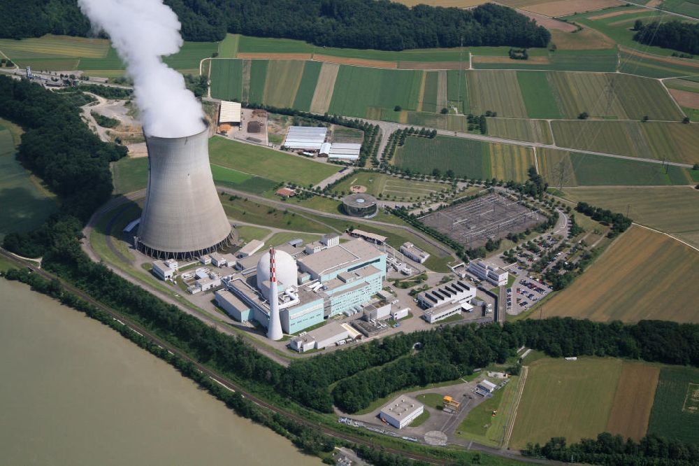 Aerial photograph Leibstadt - Das Kernkraftwerk Leibstadt mit seinem Siedewasserreaktor. Es wird betrieben von der Kernkraftwerk Leibstadt AG. The nuclear power plant Leibstadt with its boiling water reactor run by the company Kernkraftwerk Leibstadt AG.