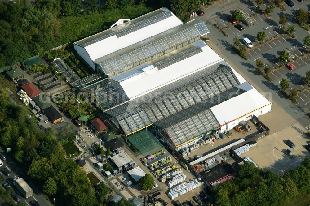 Aerial photograph Chemnitz - Klee garden centre in the South of Chemnitz in the state of Saxony. The store with its glass roof and parking lot includes a large outdoor area
