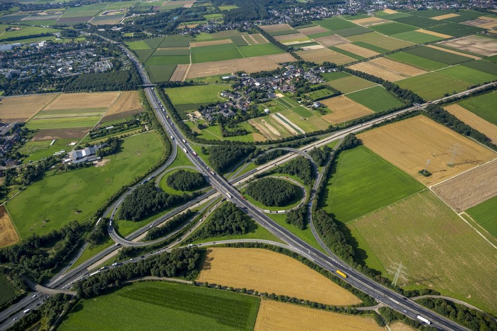 Mönchengladbach from the bird's eye view: Cloverleaf interchange on the motorway Autobahn A61 - A52 near Mönchengladbach in North Rhine-Westphalia