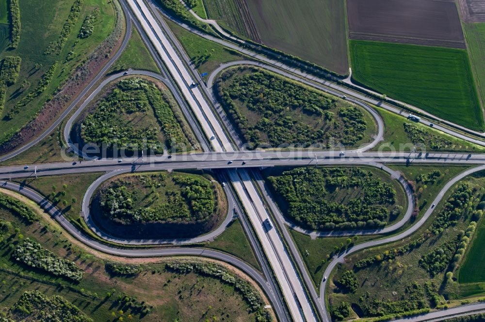 Erfurt from the bird's eye view: Traffic flow at the intersection- motorway A4 - A 71 in form of cloverleaf in the district Gispersleben in Erfurt in the state Thuringia, Germany