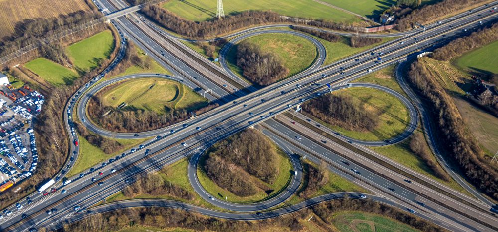 Dortmund from the bird's eye view: traffic flow at the intersection- motorway A40 - 45 Kreuz Dortmund-West in form of cloverleaf in the district Oespel in Dortmund in the state North Rhine-Westphalia, Germany