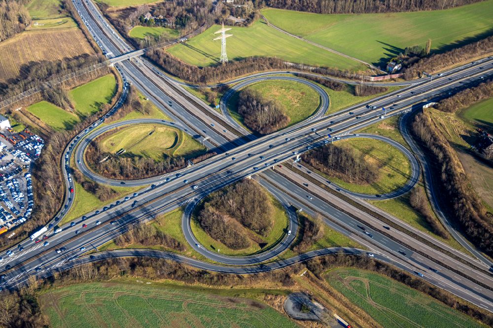 Dortmund from the bird's eye view: traffic flow at the intersection- motorway A40 - 45 Kreuz Dortmund-West in form of cloverleaf in the district Oespel in Dortmund in the state North Rhine-Westphalia, Germany