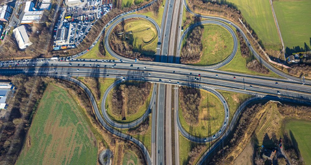 Aerial image Dortmund - traffic flow at the intersection- motorway A40 - 45 Kreuz Dortmund-West in form of cloverleaf in the district Oespel in Dortmund in the state North Rhine-Westphalia, Germany