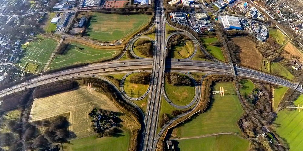 Aerial photograph Dortmund - traffic flow at the intersection- motorway A40 - 45 Kreuz Dortmund-West in form of cloverleaf in the district Oespel in Dortmund in the state North Rhine-Westphalia, Germany
