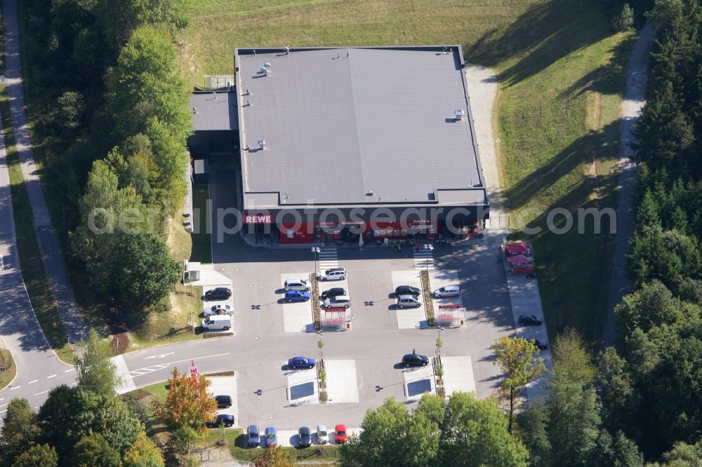 Aerial photograph Schöllnach - Small company settlement with a branch of the supermarket Rewe on Bahnhofstrasse in the southeast of Schoellnach in the state Bavaria, Germany