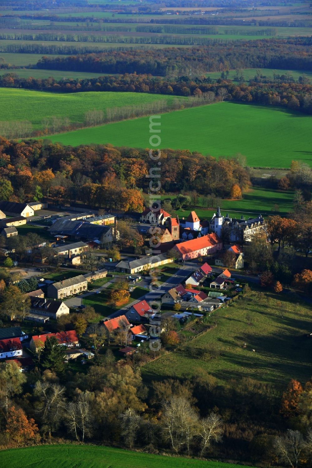 Löwenberger Land Liebenberg from above - Small town with a village character along the Bergsdorfer Strasse. Manor houses, church, castle and family houses with gardens surrounded by fields and arable land in the district Liebenberg in Loewenberger Land in the state of Brandenburg