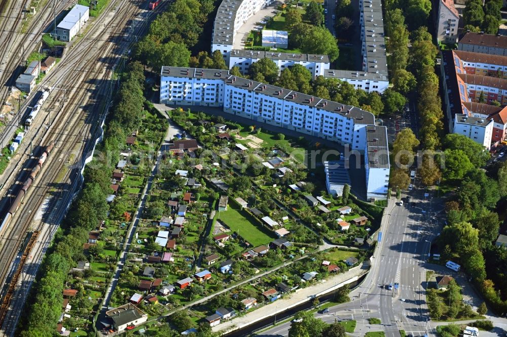 Augsburg from the bird's eye view: Allotment gardens and cottage settlement in the district Rosenau - Thelottviertel in Augsburg in the state Bavaria, Germany