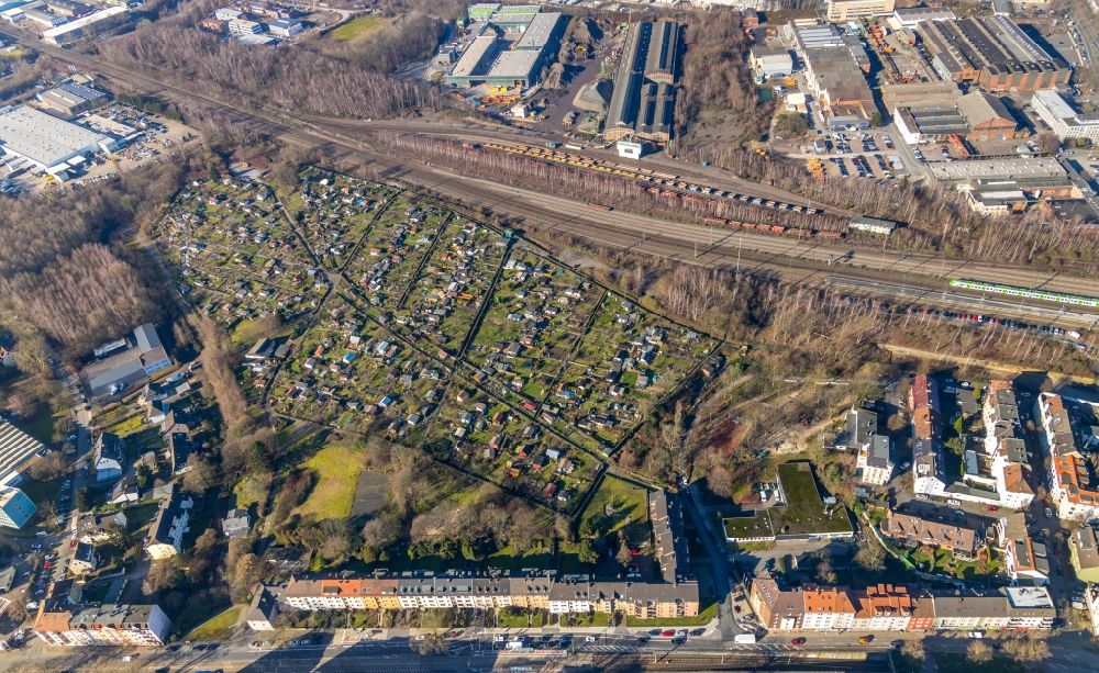 Aerial photograph Bochum - Allotments gardens plots of the association - the garden colony of KGV Bergmannsheil along the Hattinger Strasse in the district Wiemelhausen in Bochum in the state North Rhine-Westphalia, Germany