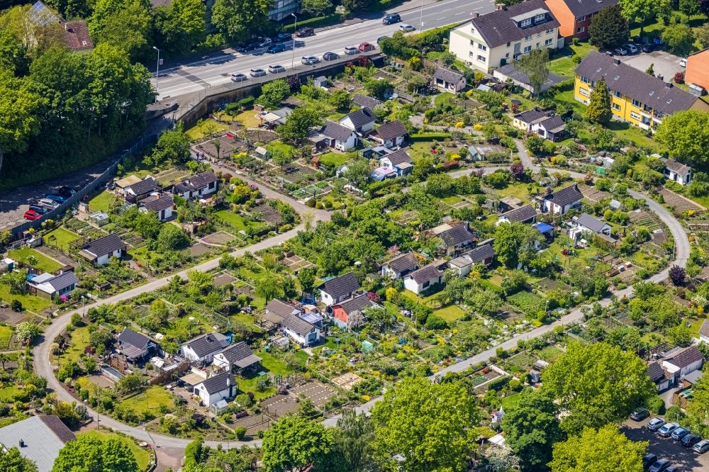 Aerial photograph Mülheim an der Ruhr - Allotments gardens plots of the association - the garden colony Kleingartenverein KGV Stollenhof e.V. in Muelheim on the Ruhr at Ruhrgebiet in the state North Rhine-Westphalia, Germany