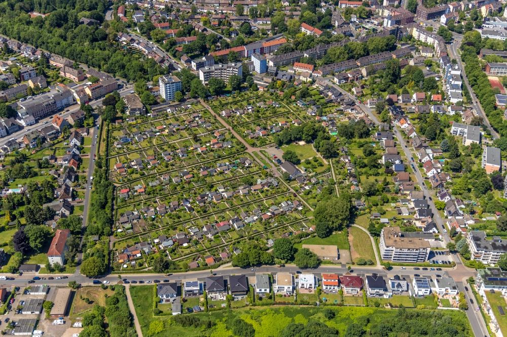 Aerial image Herne - Allotments gardens plots of the association - the garden colony of Kleingaertner Verein Herne Sued e.V. on Strasse des Bohrhonmers - Am Schrebergarten in Herne in the state North Rhine-Westphalia, Germany
