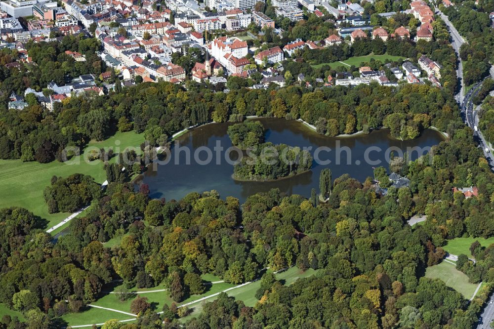 Aerial photograph München - Lake Kleinhesseloher See and islands in the middle part of the English Garden in Munich in the state of Bavaria