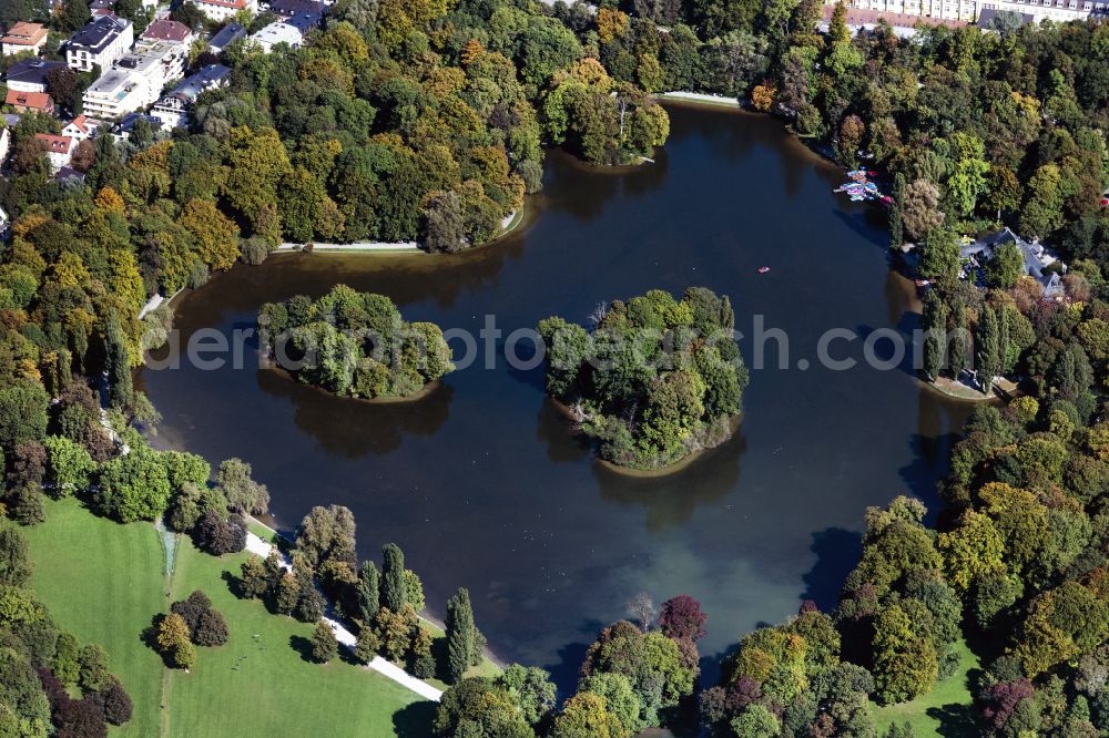 München from the bird's eye view: Lake Kleinhesseloher See and islands in the middle part of the English Garden in Munich in the state of Bavaria