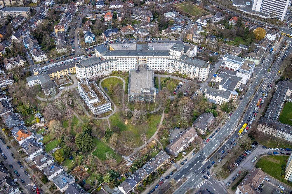 Aerial image Essen - Clinic grounds of the hospital Evang. Huyssens-Stiftung Essen-Huttrop on Henricistrasse in the district Huttrop in Essen in the state North Rhine-Westphalia, Germany