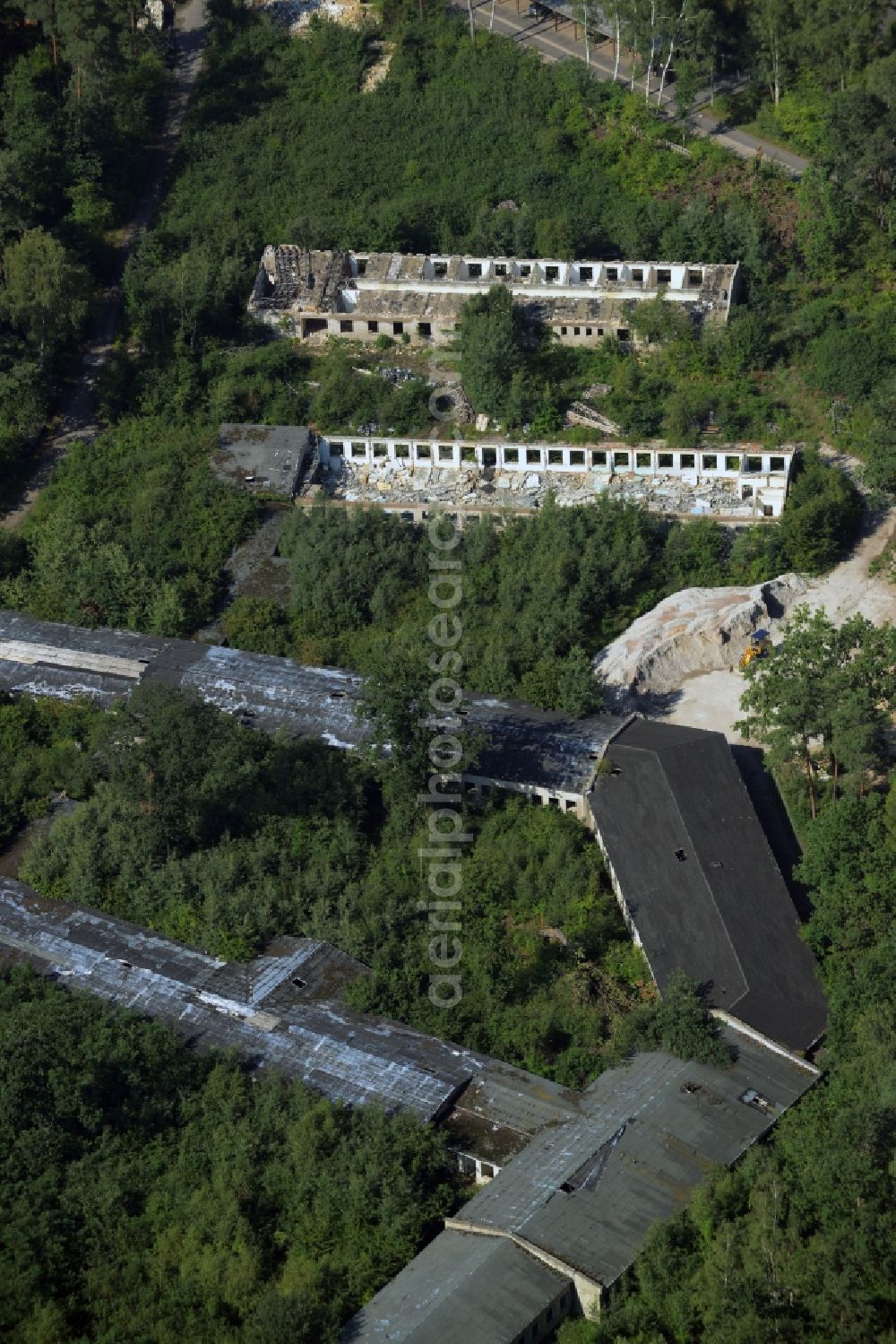 Aerial image Bad Düben - Hospital grounds of the old Waldkrankenhaus in Bad Dueben in the state of Saxony. The historic semi-circular and partly decayed compound with its elongated buildings is located in a forest in the North of the town and used to be known as a specialised orthopaedics clinic in the GDR