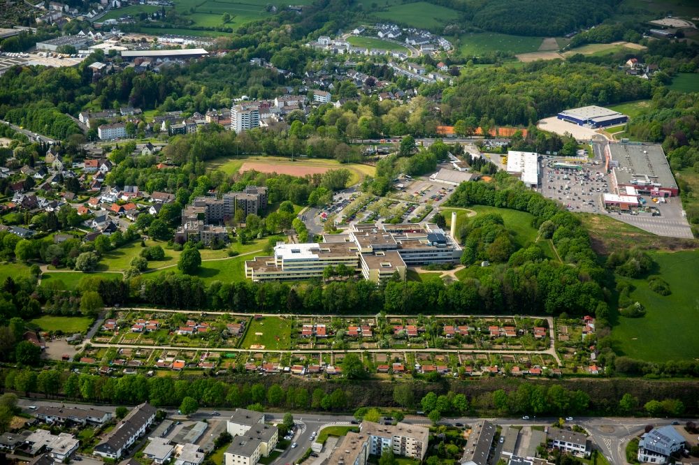 Schwelm from above - Clinic of the hospital grounds of the urological hospital HELIOS Klinik Schwelm in Schwelm in the state of North Rhine-Westphalia. Allotements and gardens are located in front of it