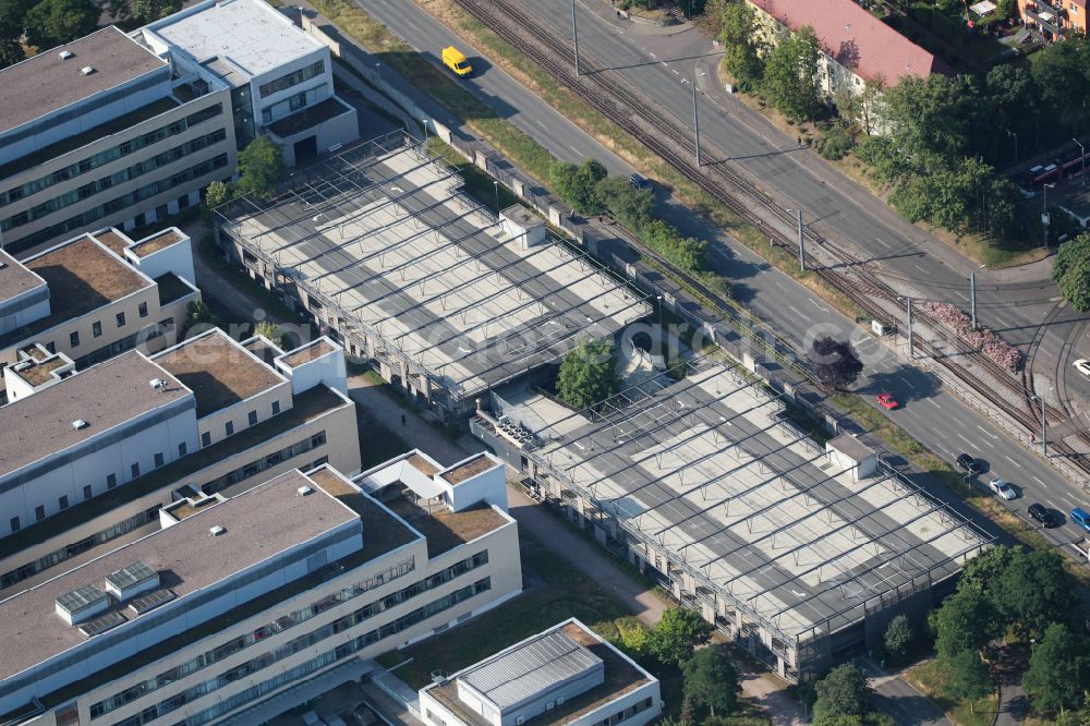 Aerial image Erfurt - Unused new parking garage with dilapidated ramp in the clinic grounds of the hospital Helios Klinikum Erfurt in the Andreasvorstadt district of Erfurt in the federal state of Thuringia, Germany
