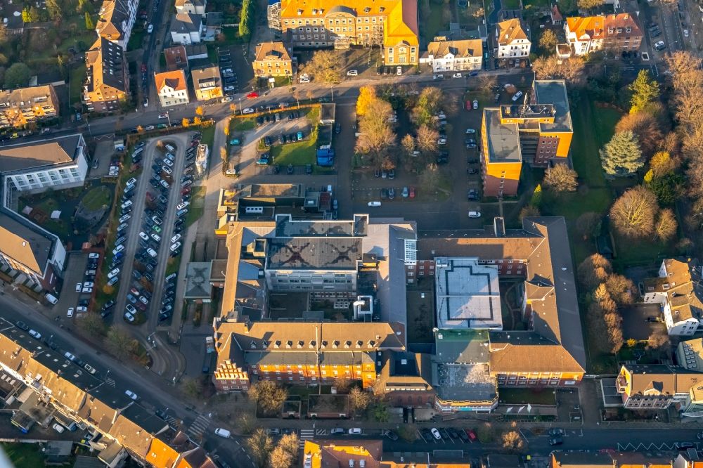 Aerial image Gladbeck - Hospital grounds of the Clinic St. Barbara Hospital in Gladbeck in the state North Rhine-Westphalia, Germany
