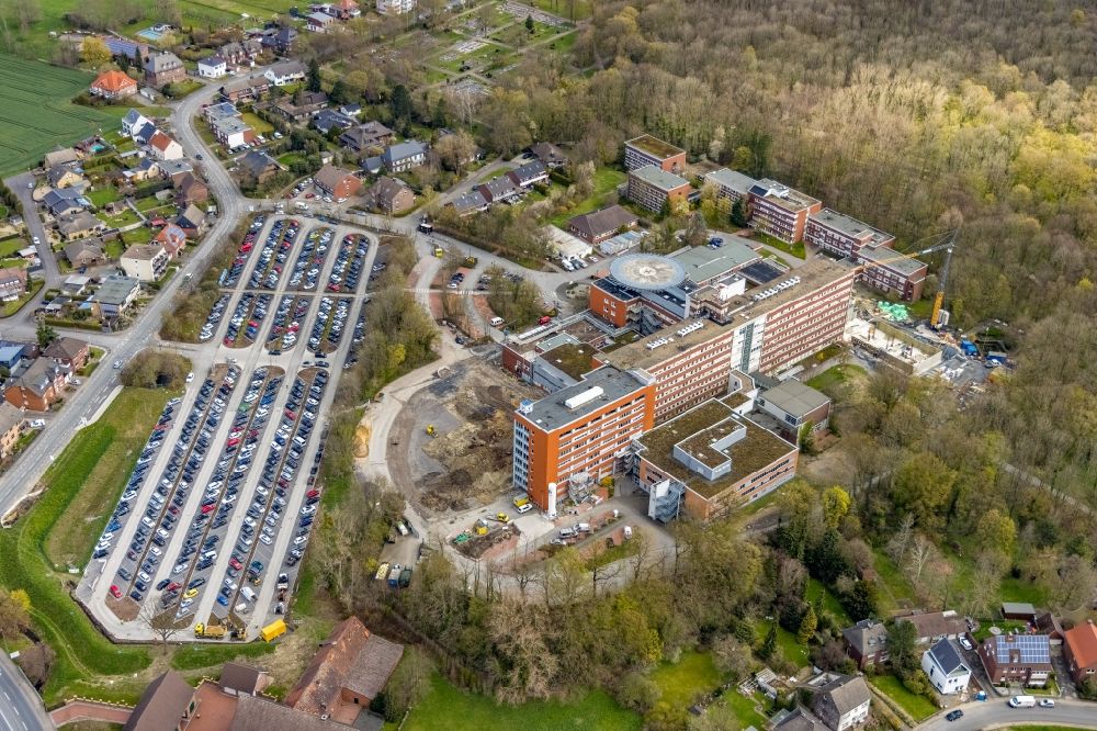 Hamm from the bird's eye view: Clinic of the hospital grounds of St. Barbara hospital in the Heessen part of Hamm at Ruhrgebiet in the state of North Rhine-Westphalia, Germany