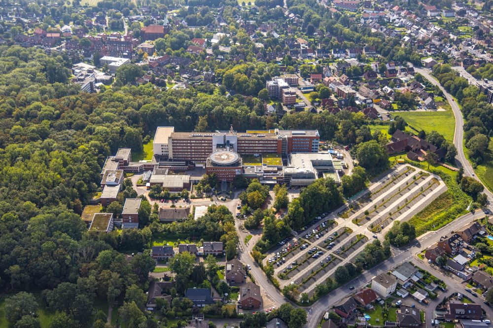 Aerial image Hamm - Clinic of the hospital grounds of St. Barbara hospital in the Heessen part of Hamm at Ruhrgebiet in the state of North Rhine-Westphalia, Germany