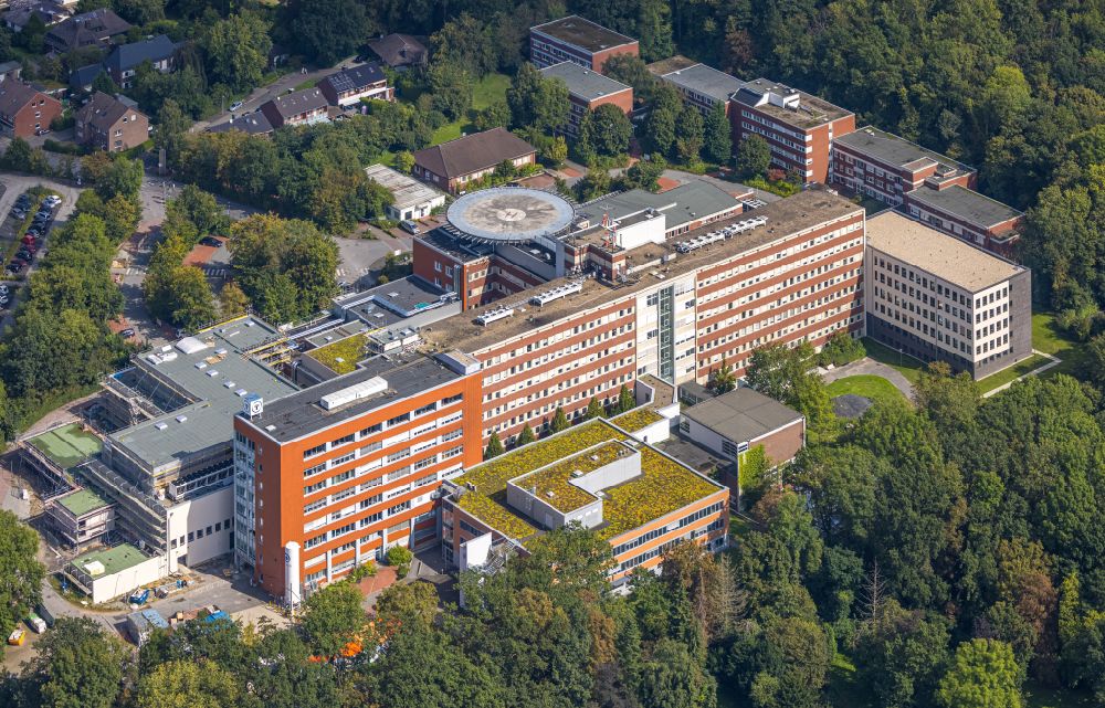 Hamm from the bird's eye view: Clinic of the hospital grounds of St. Barbara hospital in the Heessen part of Hamm at Ruhrgebiet in the state of North Rhine-Westphalia, Germany